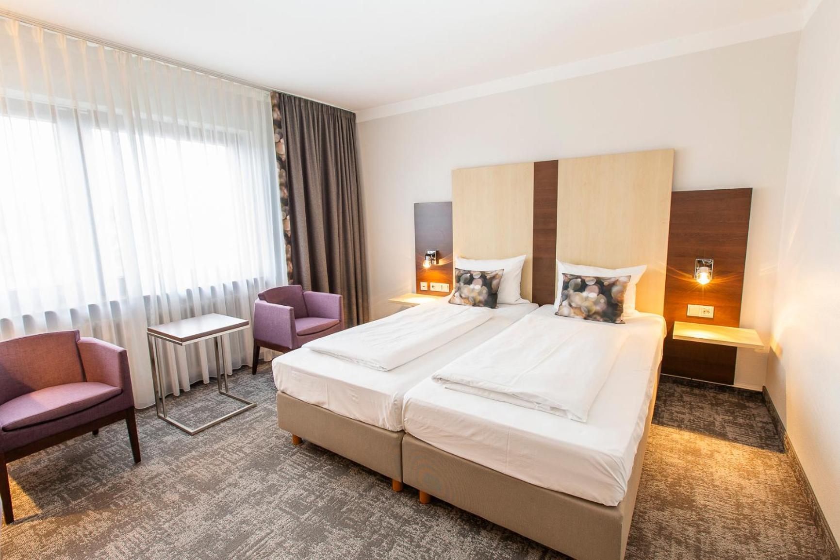 Hotel Scheffelhoehe Bruchsal Bagian luar foto