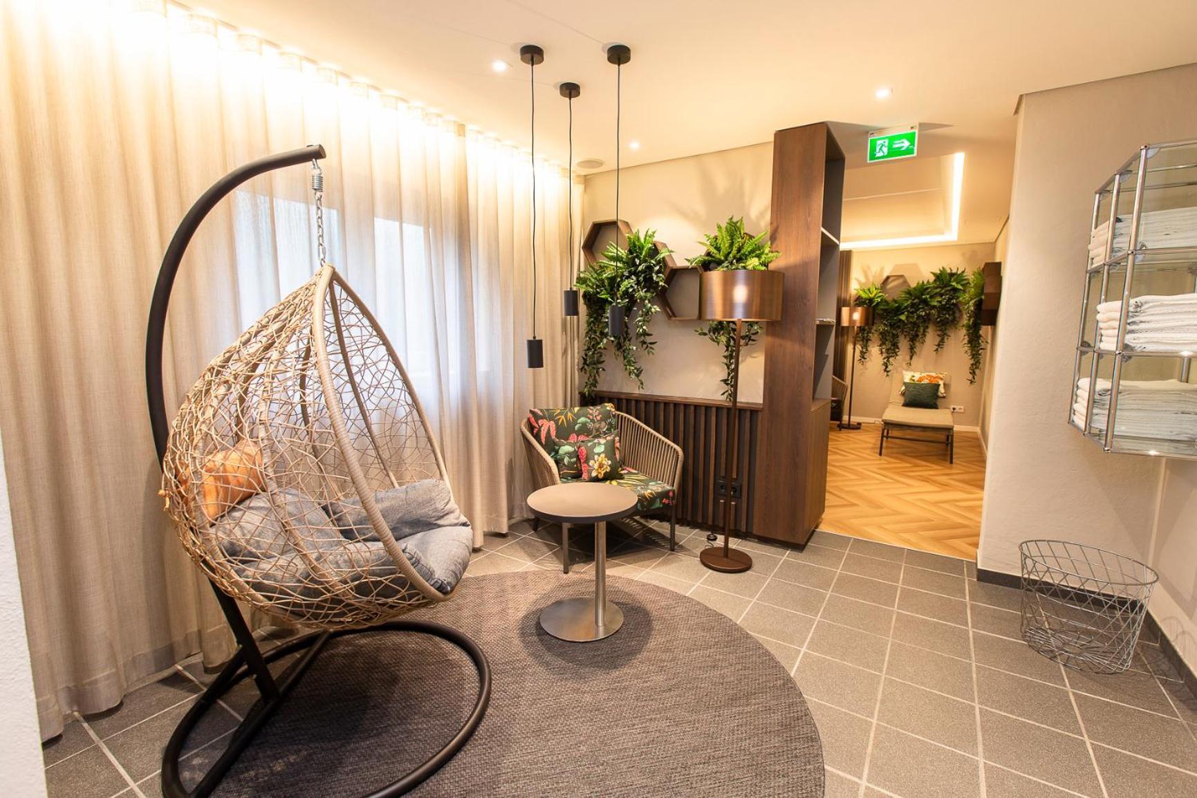 Hotel Scheffelhoehe Bruchsal Bagian luar foto