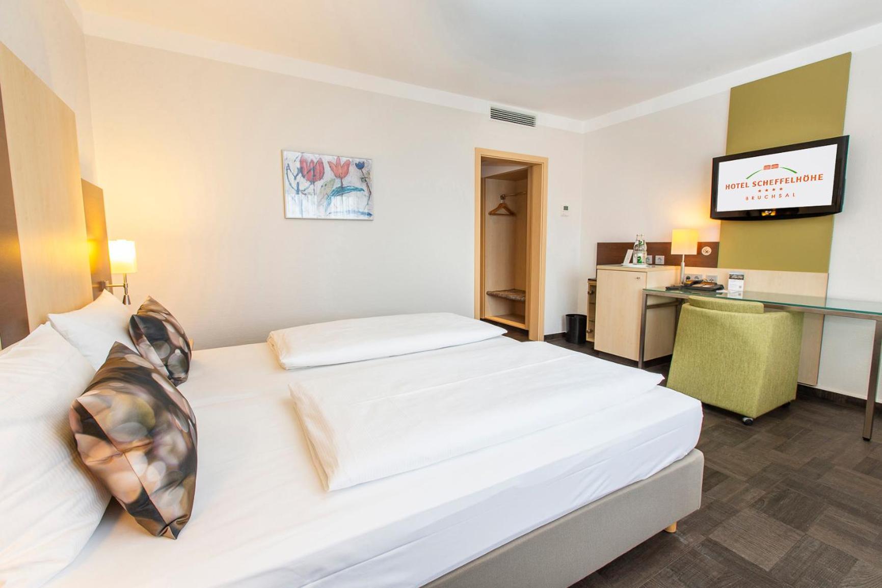 Hotel Scheffelhoehe Bruchsal Bagian luar foto