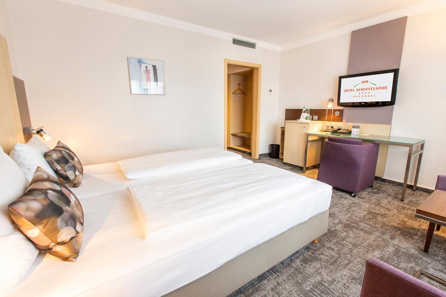 Hotel Scheffelhoehe Bruchsal Bagian luar foto