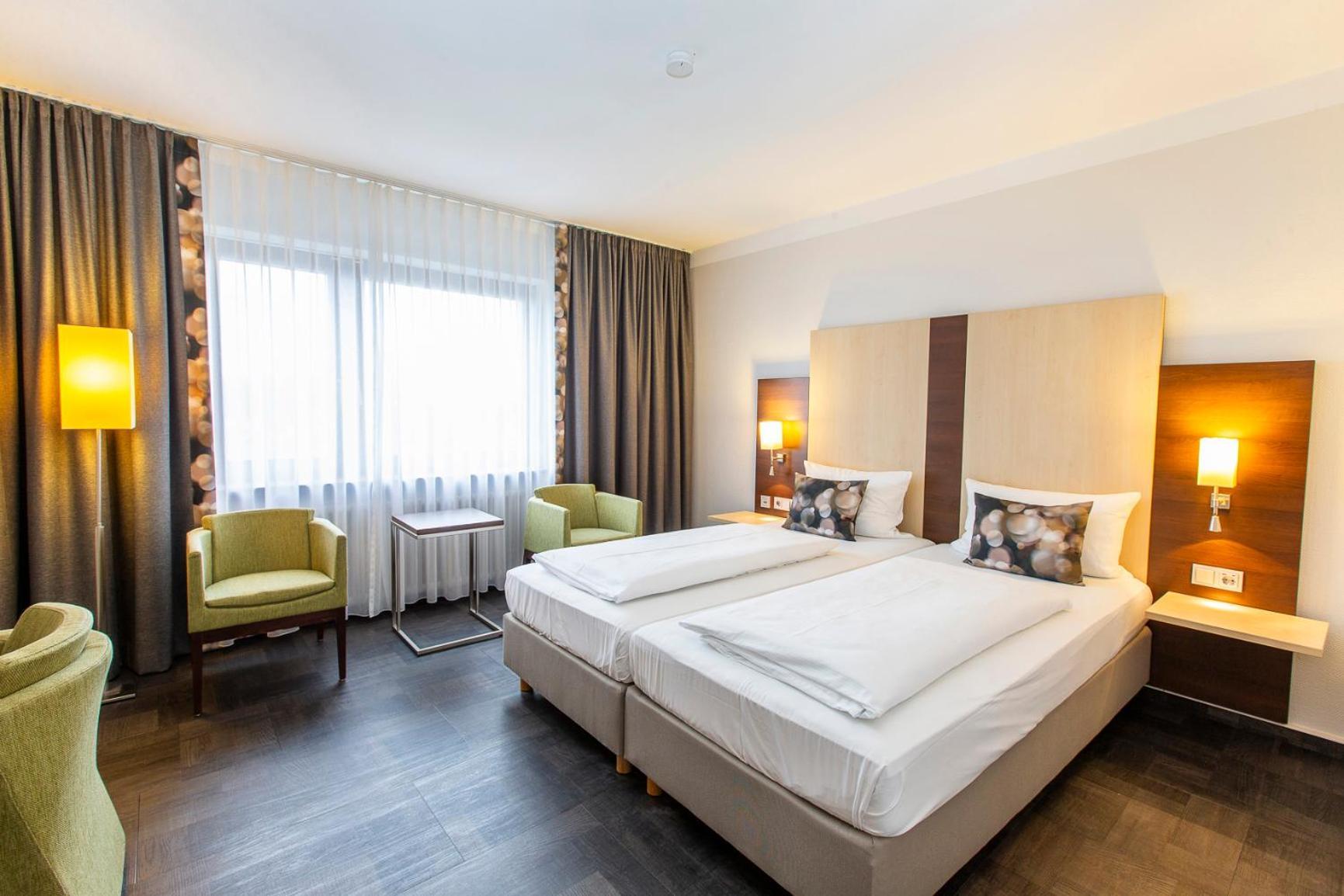 Hotel Scheffelhoehe Bruchsal Bagian luar foto