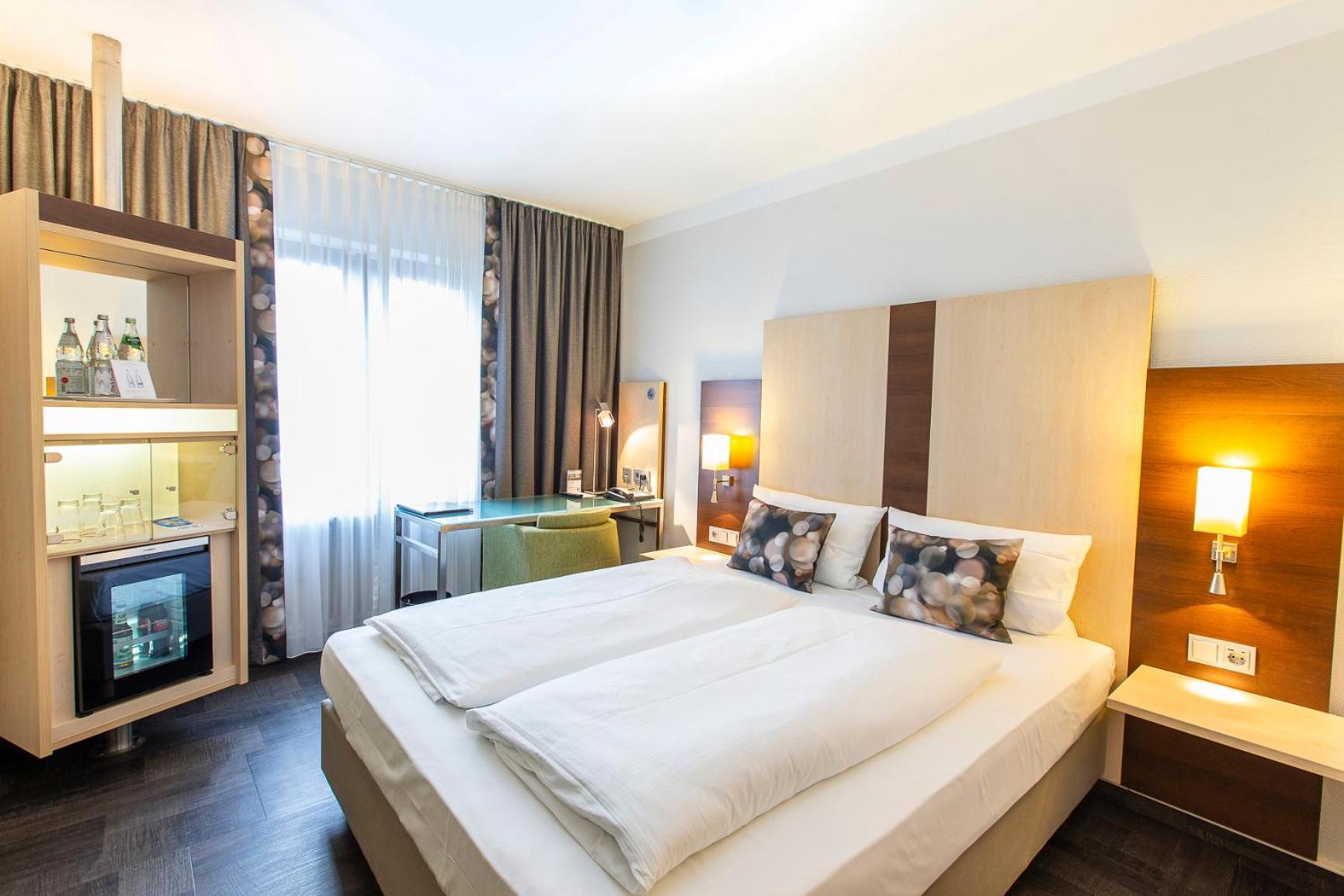 Hotel Scheffelhoehe Bruchsal Bagian luar foto