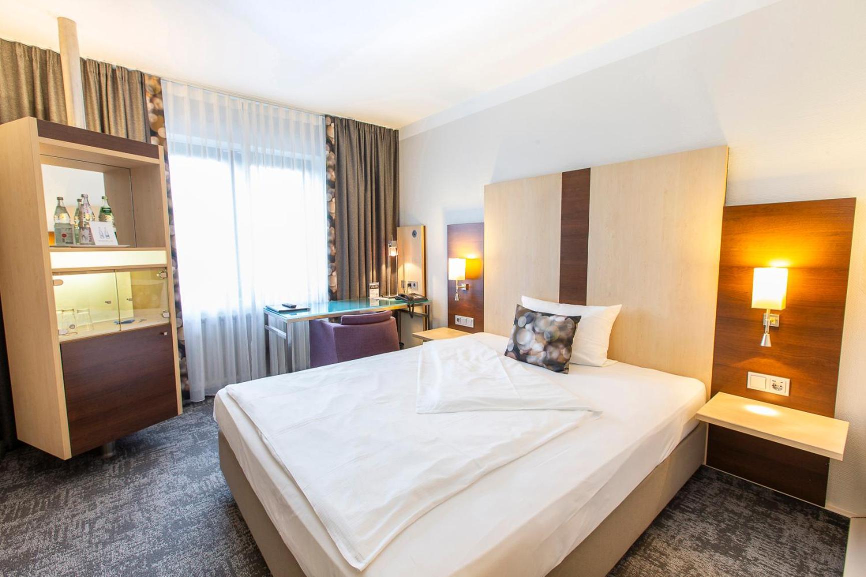 Hotel Scheffelhoehe Bruchsal Bagian luar foto