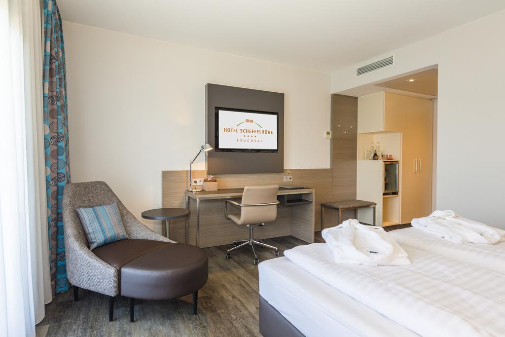 Hotel Scheffelhoehe Bruchsal Bagian luar foto