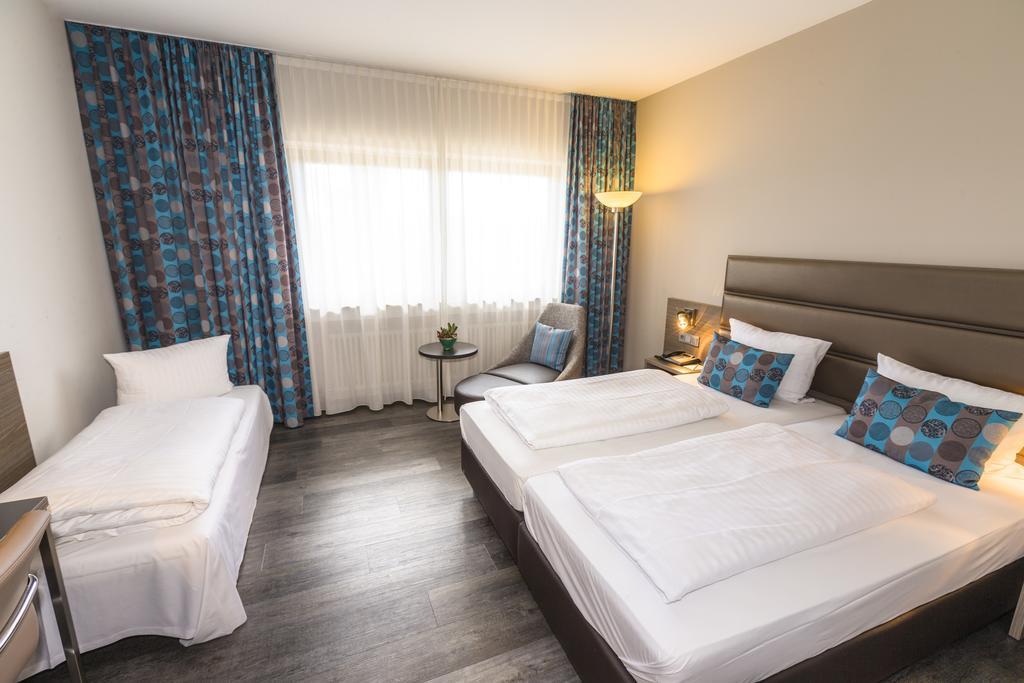 Hotel Scheffelhoehe Bruchsal Bagian luar foto