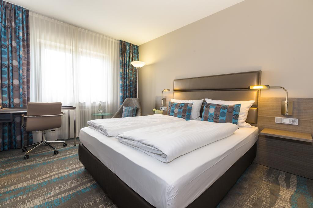 Hotel Scheffelhoehe Bruchsal Bagian luar foto