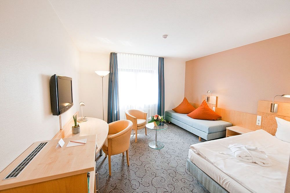 Hotel Scheffelhoehe Bruchsal Bagian luar foto