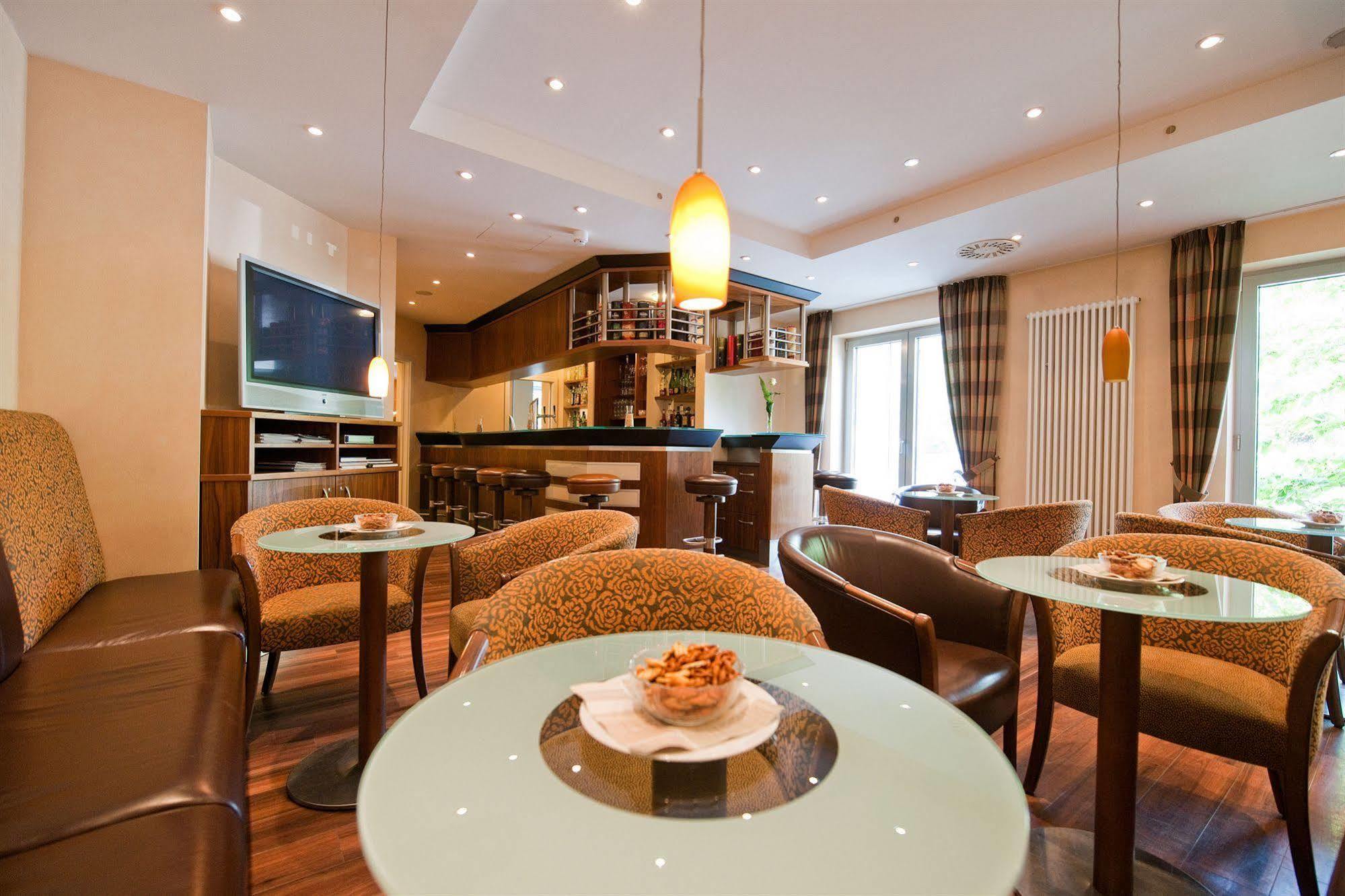 Hotel Scheffelhoehe Bruchsal Bagian luar foto
