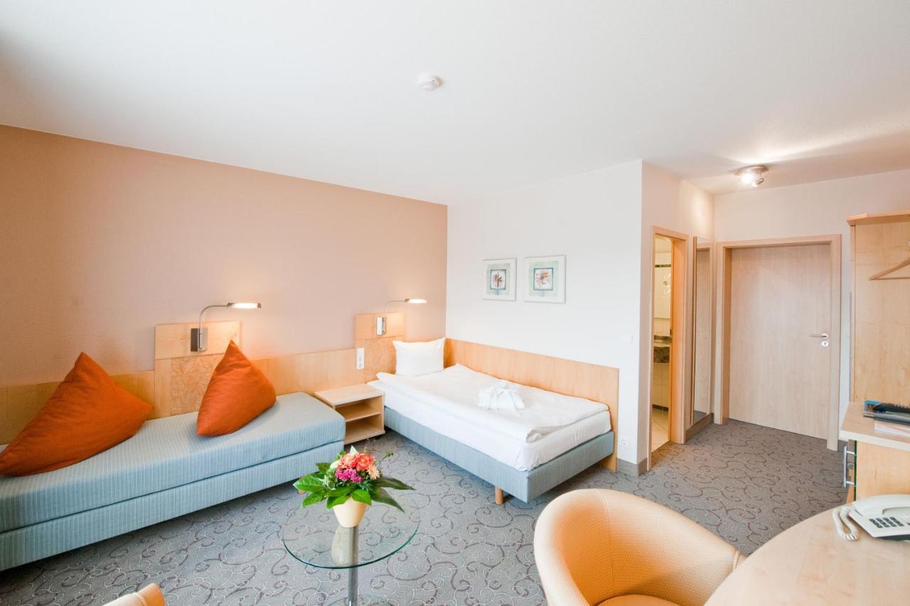 Hotel Scheffelhoehe Bruchsal Bagian luar foto